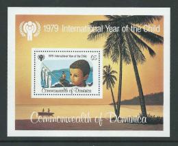 Poštová známka Dominika 1979 Medzinárodný rok dìtí Mi# Block 55