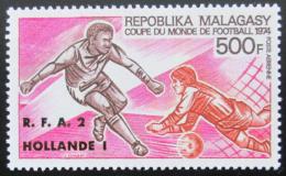 Poštová známka Madagaskar 1974 MS ve futbale, pretlaè Mi# 718