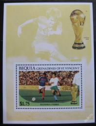 Poštová známka Svätý Vincent Gren. Bequia 1986 MS ve futbale Mi# Block 6