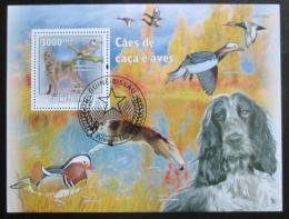 Poštová známka Guinea-Bissau 2009 Loveètí psi a kaèice Mi# Block 732 Kat 12€ - zväèši� obrázok