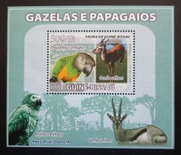 Poštová známka Guinea-Bissau 2008 Papagáje a gazely DELUXE Mi# 3811 Block
