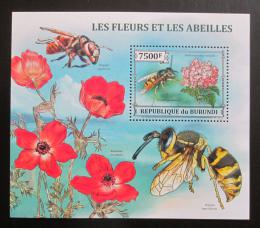 Poštová známka Burundi 2013 Vèely a kvety Mi# Block 382 Kat 9€ - zväèši� obrázok