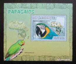 Potov znmka Mozambik 2007 Papagje Deluxe Mi# 3025 Block - zvi obrzok
