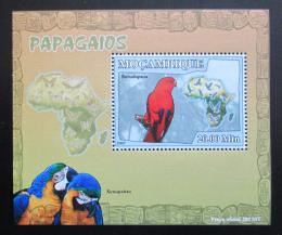 Potov znmka Mozambik 2007 Papagje Deluxe Mi# 3026 Block - zvi obrzok
