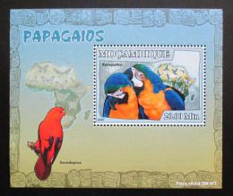 Potov znmka Mozambik 2007 Papagje Deluxe Mi# 3028 Block - zvi obrzok