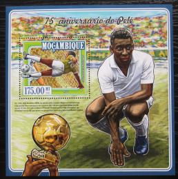 Poštová známka Mozambik 2015 Pelé, futbalista Mi# Block 1000 Kat 10€