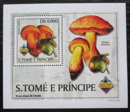 Poštová známka Svätý Tomáš 2003 Huby a vèely DELUXE Mi# 2005 Block