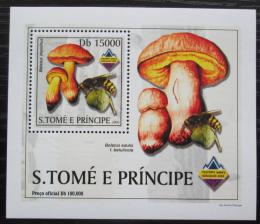 Poštová známka Svätý Tomáš 2003 Huby a vèely DELUXE Mi# 2006 Block