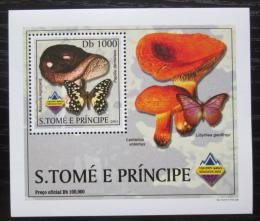 Poštová známka Svätý Tomáš 2003 Huby a motýle DELUXE Mi# 2007 Block