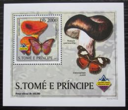 Poštová známka Svätý Tomáš 2003 Huby a motýle DELUXE Mi# 2008 Block