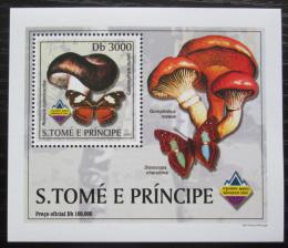 Poštová známka Svätý Tomáš 2003 Huby a motýle DELUXE Mi# 2009 Block