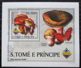 Poštová známka Svätý Tomáš 2003 Huby a motýle DELUXE Mi# 2010 Block
