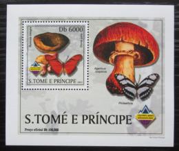 Poštová známka Svätý Tomáš 2003 Huby a motýle DELUXE Mi# 2011 Block