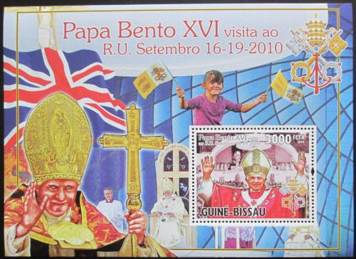 Poštová známka Guinea-Bissau 2010 Papež Benedikt Mi# Block 893 Kat 12€