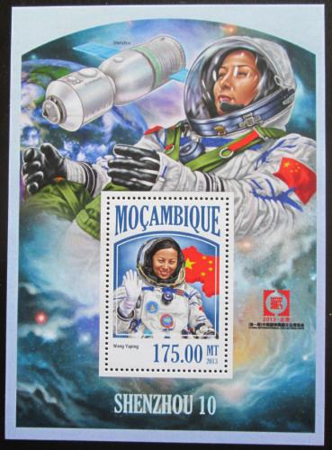 Poštová známka Mozambik 2013 Vesmírný projekt Shenzhou 10 Mi# Block 825 Kat 10€