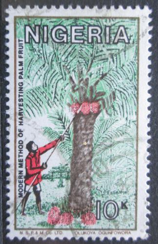 Poštová známka Nigéria 1986 Sbìr kokosových oøechù Mi# 477