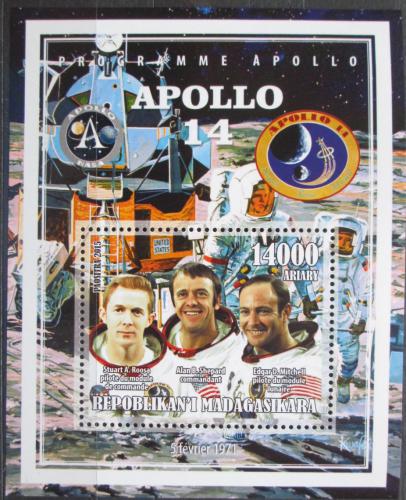 Poštová známka Madagaskar 2015 Apollo 14, prieskum Mesiaca Mi# N/N