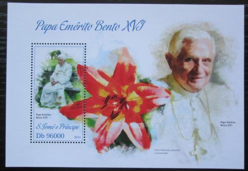 Poštová známka Svätý Tomáš 2013 Papež Benedikt XVI. Mi# Block 911 Kat 10€