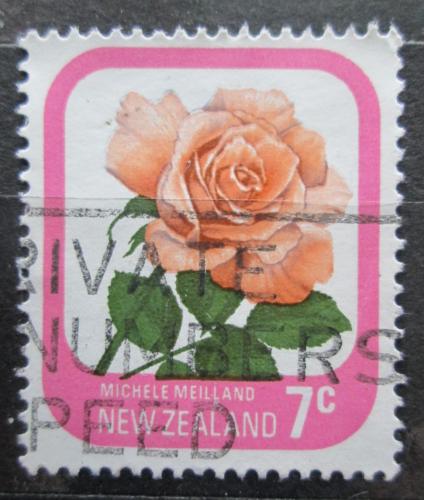 Poštová známka Nový Zéland 1975 Rùže Mi# 673