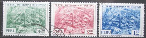 Poštové známky Peru 1974 Peruánský prùmysl Mi# 982-84