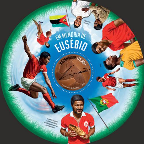Poštová známka Mozambik 2014 Eusébio futbal Mi# Block 887 Kat 10€