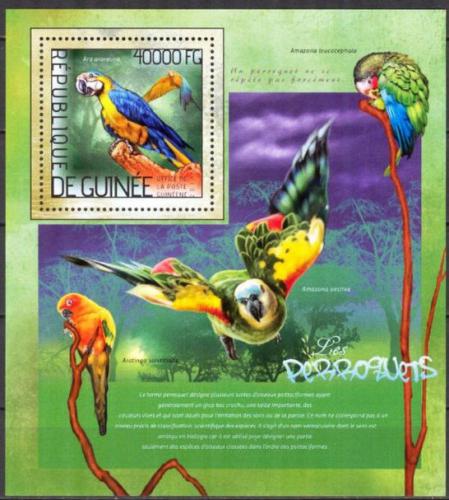 Poštová známka Guinea 2014 Papagáje Mi# Block 2364 Kat 16€
