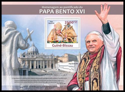 Poštová známka Guinea-Bissau 2013 Papež Benedikt Mi# Block 1151 Kat 10€