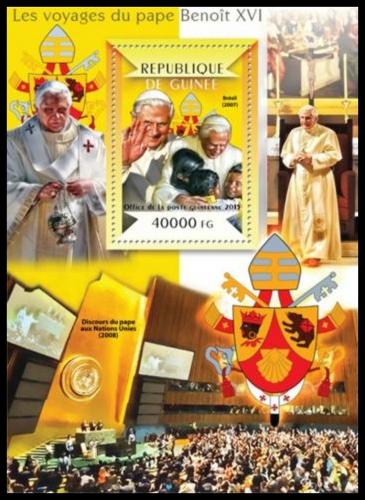 Poštová známka Guinea 2015 Cesty papeže Benedikta XVI. Mi# Block 2494 Kat 16€