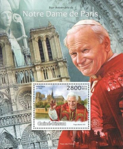 Poštová známka Guinea-Bissau 2013 Katedrála Notre-Dame Mi# Block 1129 Kat 11€