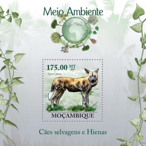 Poštová známka Mozambik 2010 Pes hyenovitý Mi# Block 305 Kat 10€