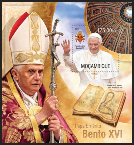Poštová známka Mozambik 2013 Papež Benedikt XVI. Mi# Block 789 Kat 10€