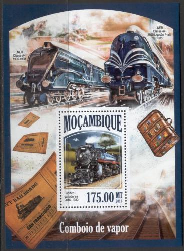 Poštová známka Mozambik 2013 Parní lokomotívy Mi# Block 838 Kat 10€