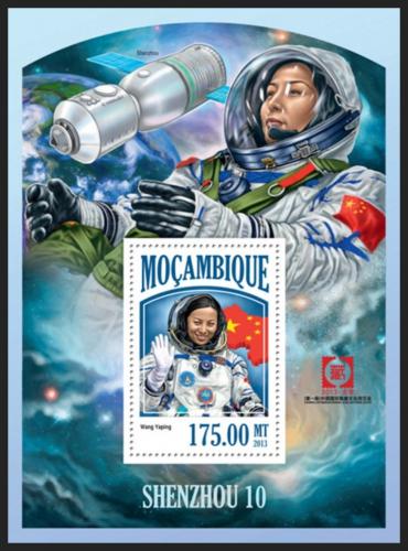 Potov znmka Mozambik 2013 Vesmrn projekt Shenzhou 10 Mi# Block 825 Kat 10 - zvi obrzok