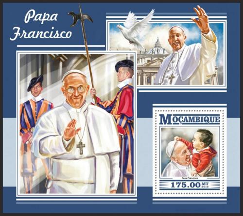 Poštová známka Mozambik 2015 Papež František Mi# Block 1064 Kat 10€