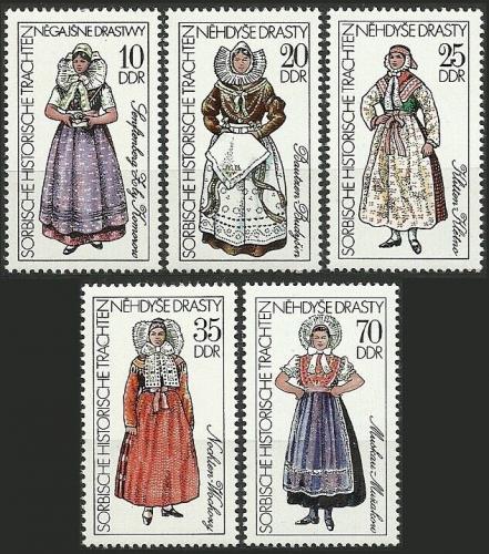 Poštové známky DDR 1977 ¼udové kroje Mi# 2210-14