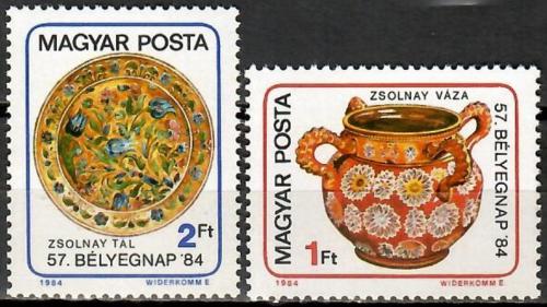 Poštové známky Maïarsko 1984 Den známek, porcelán Mi# 3694-95