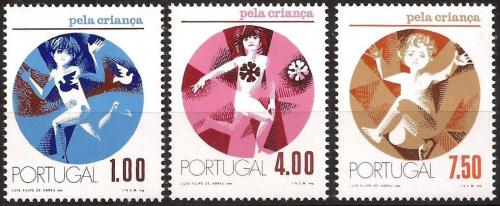 Poštové známky Portugalsko 1973 Dìti Mi# 1206-08 Kat 3.80€
